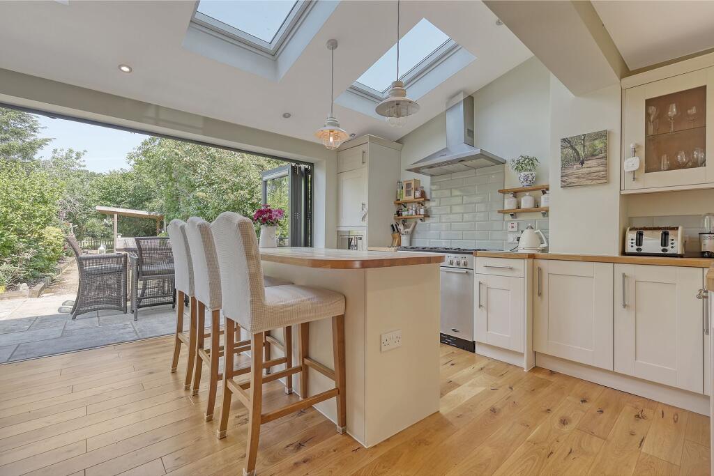 Coxes Farm Road, Billericay, CM11 photo 3