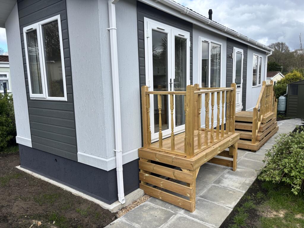 Brand New Prestige Homeseeker Sonnet 32 x 10, Oaks Park, Horsham Road, Beare Green, Surrey, RH5 4PH photo 4