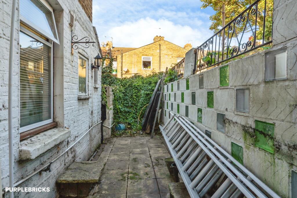 Apartment in London, Custom House, Canning Town - View 3