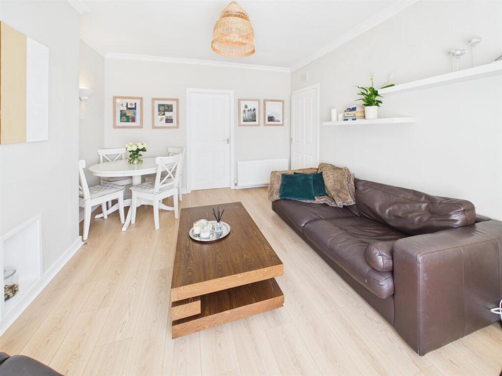 Apartment in Glasgow, Low Knightswood, Knightswood - View 5