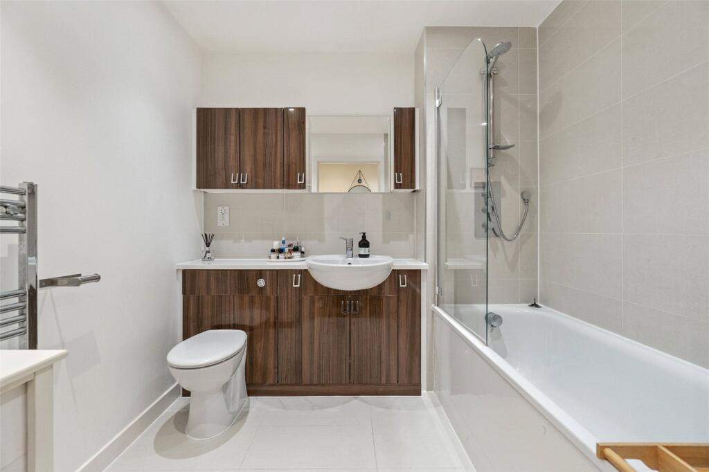 Apartment in Twickenham - More