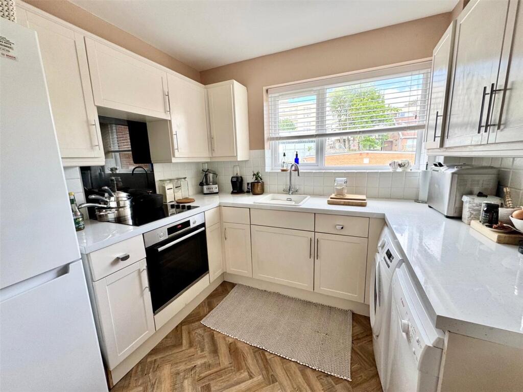 Parkstone Road, Poole, Dorset, BH15 photo 4