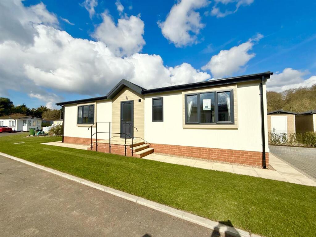 2-bed caravan on Orchard Bungalows, Crow Piece Lane, Burnham Beeches, Farnham Common, £395,000