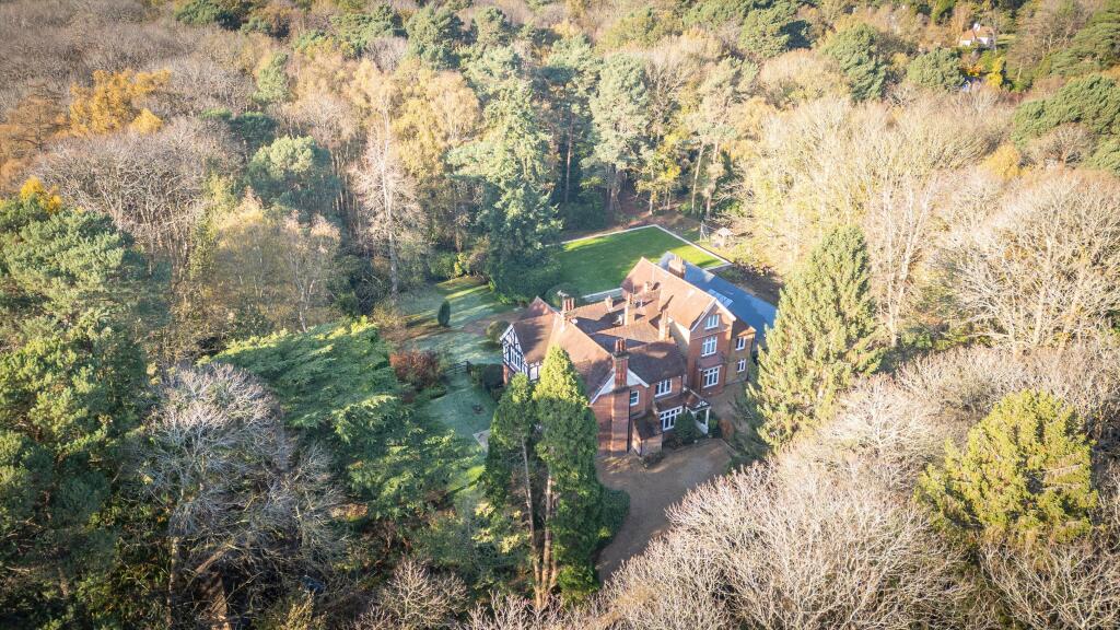 Main image of property: Lingwood, Byfleet Road, Cobham, KT11