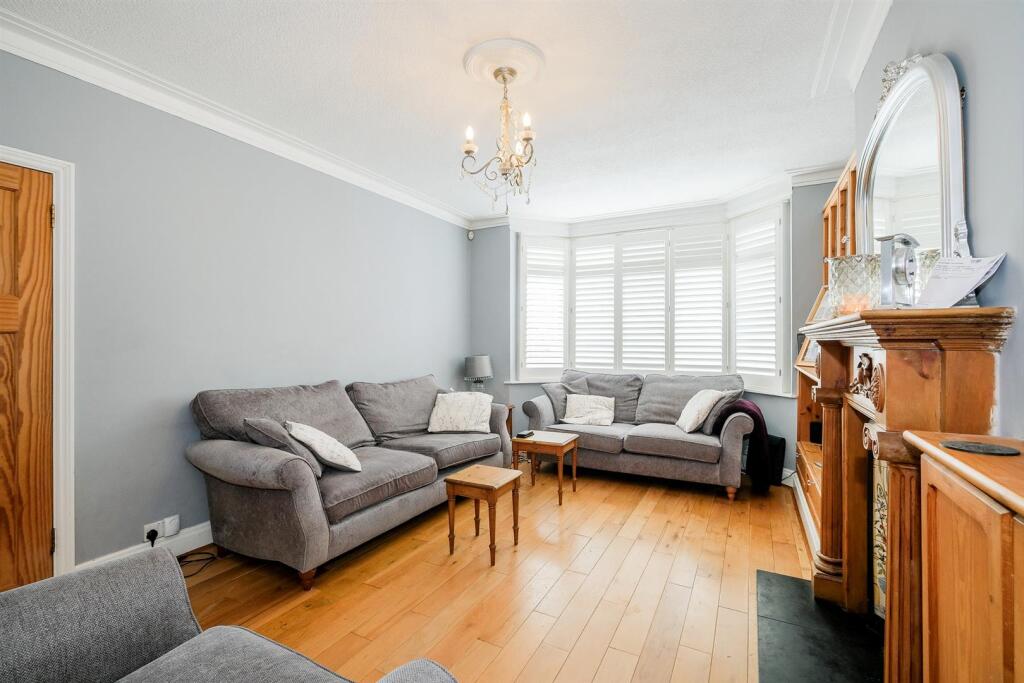 House in London, Highams Park - View 5