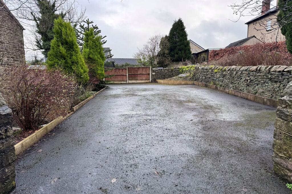 Burrfields Road, Chapel-En-Le-Frith, SK23 photo 2