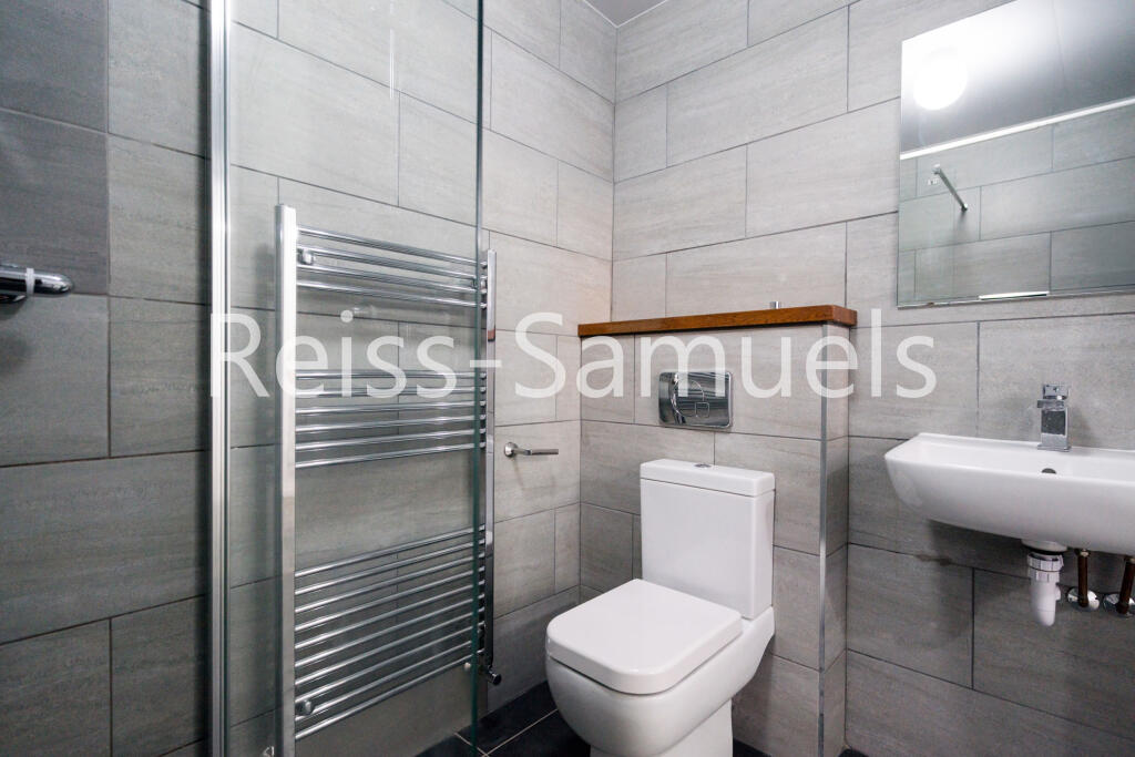 6 bedroom semi-detached house for rent