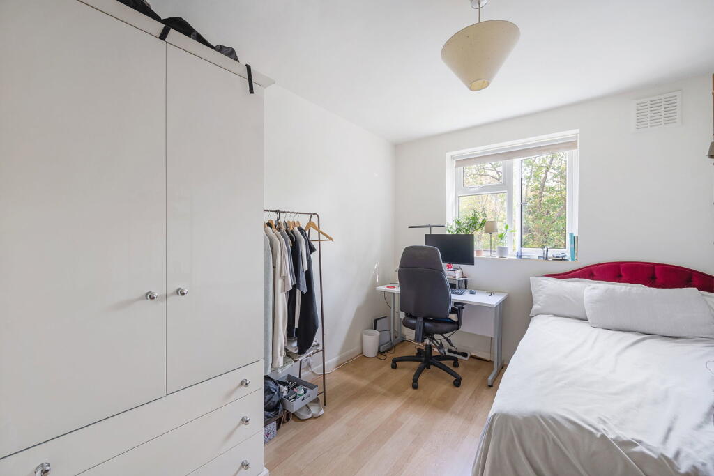 Apartment in London - More