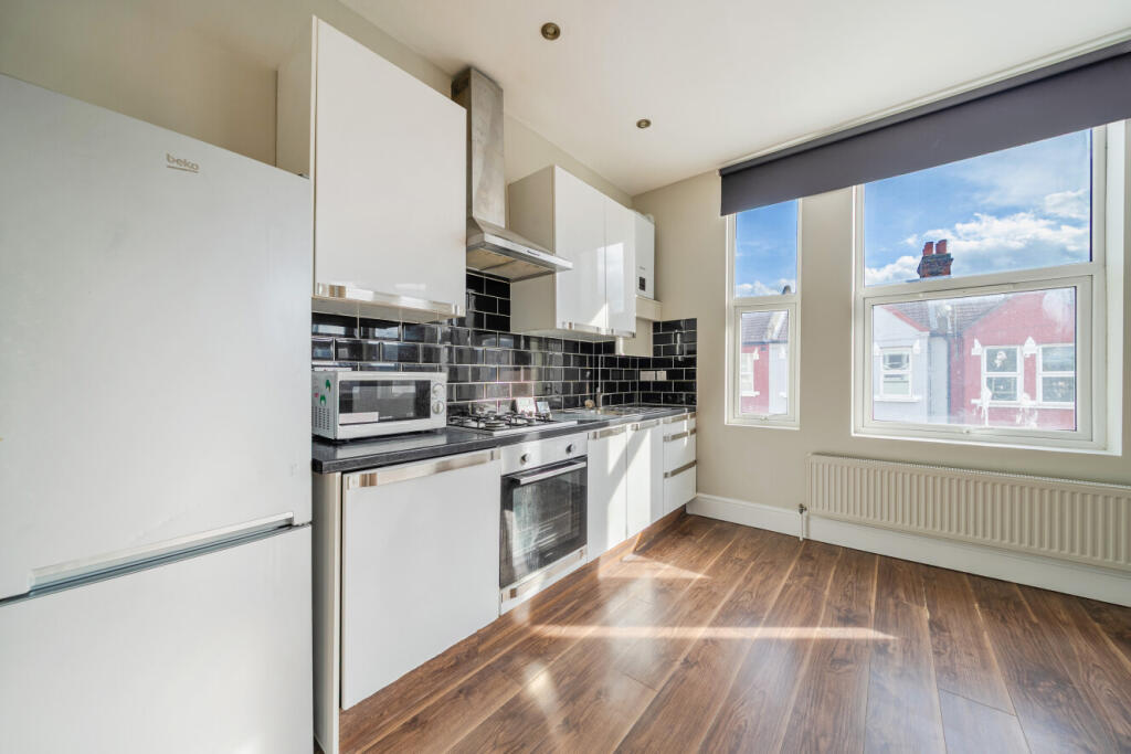 Apartment in Croydon - More