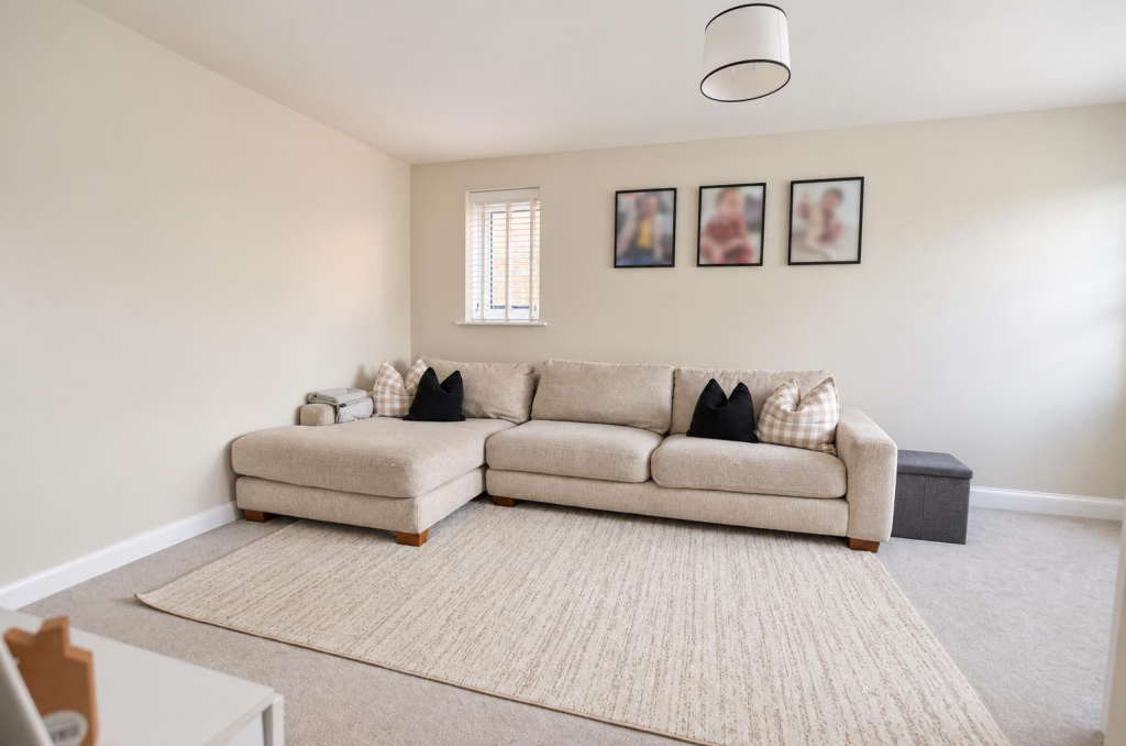 House in Northampton, Overstone - View 5
