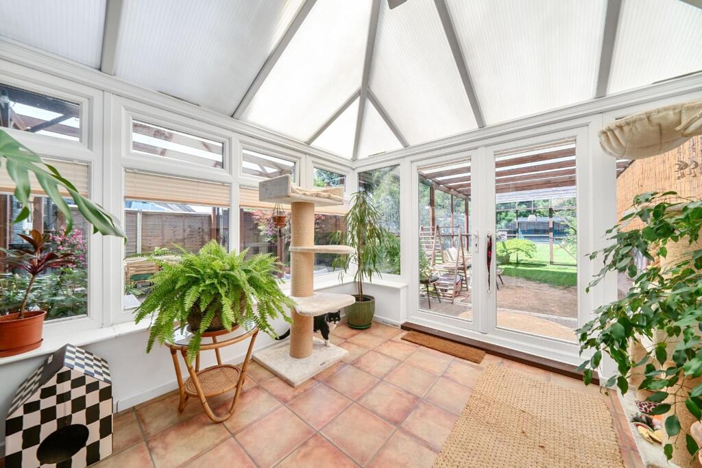 House in Havant, Leigh Park - More