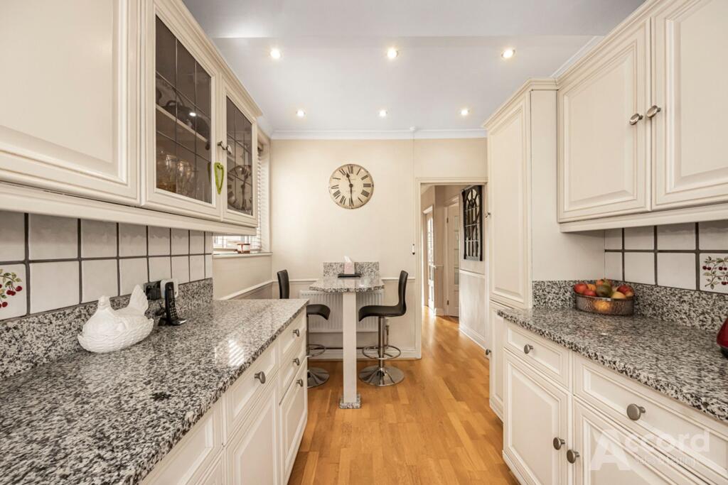 House in Romford - More