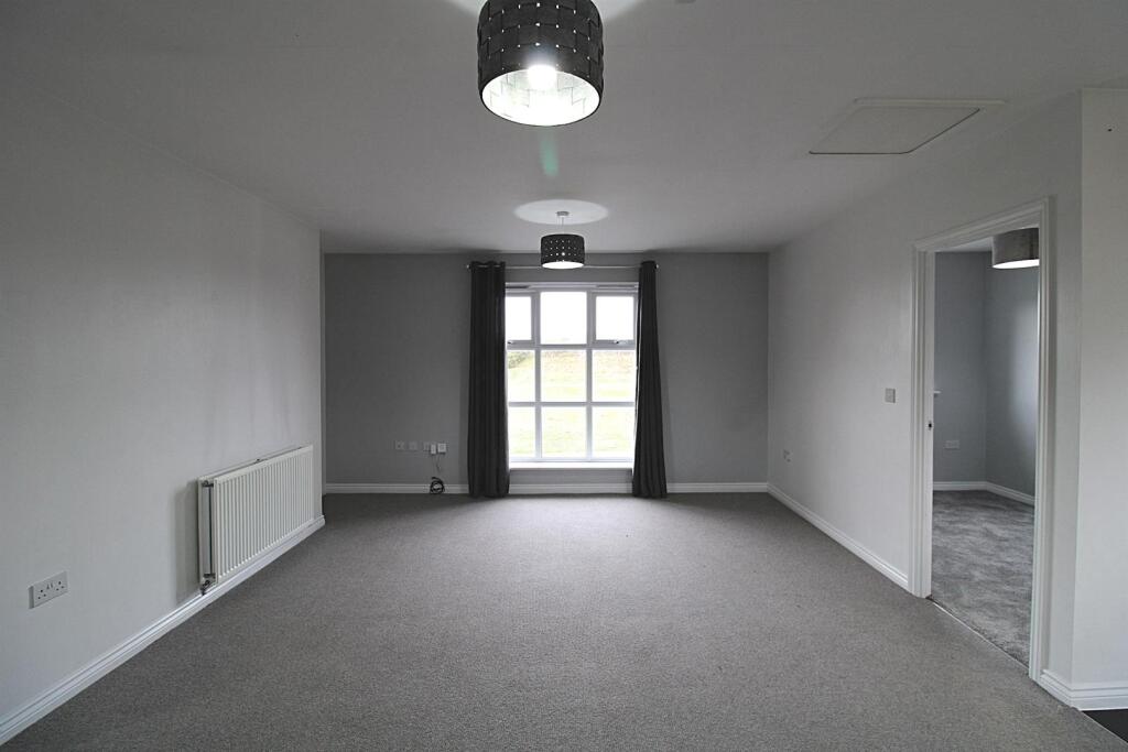 Apartment in West Suffolk, Red Lodge - View 4