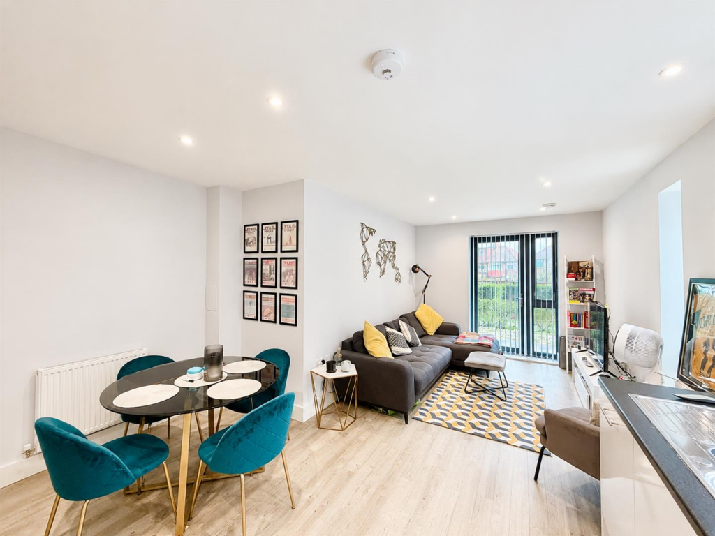 Main image of property: Dominion Court, London Road, Hounslow, TW3
