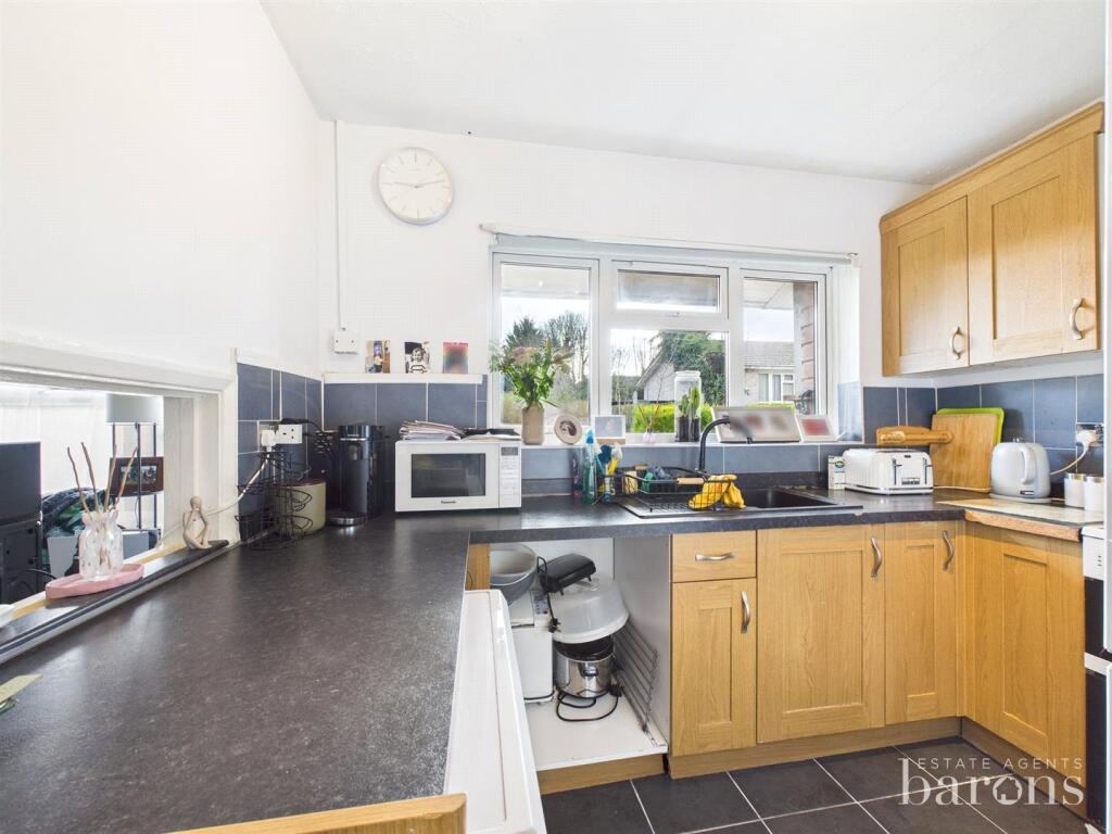 Elizabeth Road, Basingstoke, Hampshire, RG22 photo 3