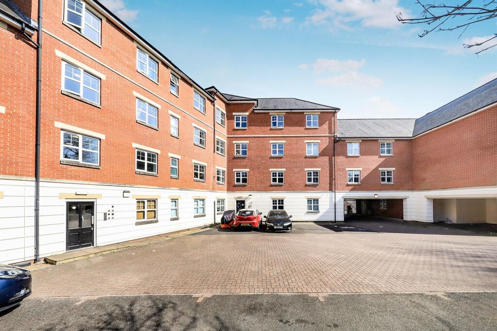 Apartment in Wolverhampton, West Midlands - More