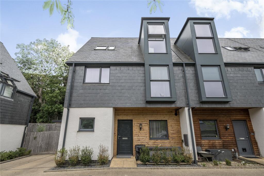Partridge Close, Uxbridge photo 2