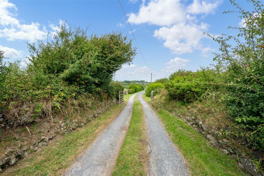 Bryn Farm & Erw'r Wennol, Caergeiliog, Anglesey, LL65 3NL. photo 3