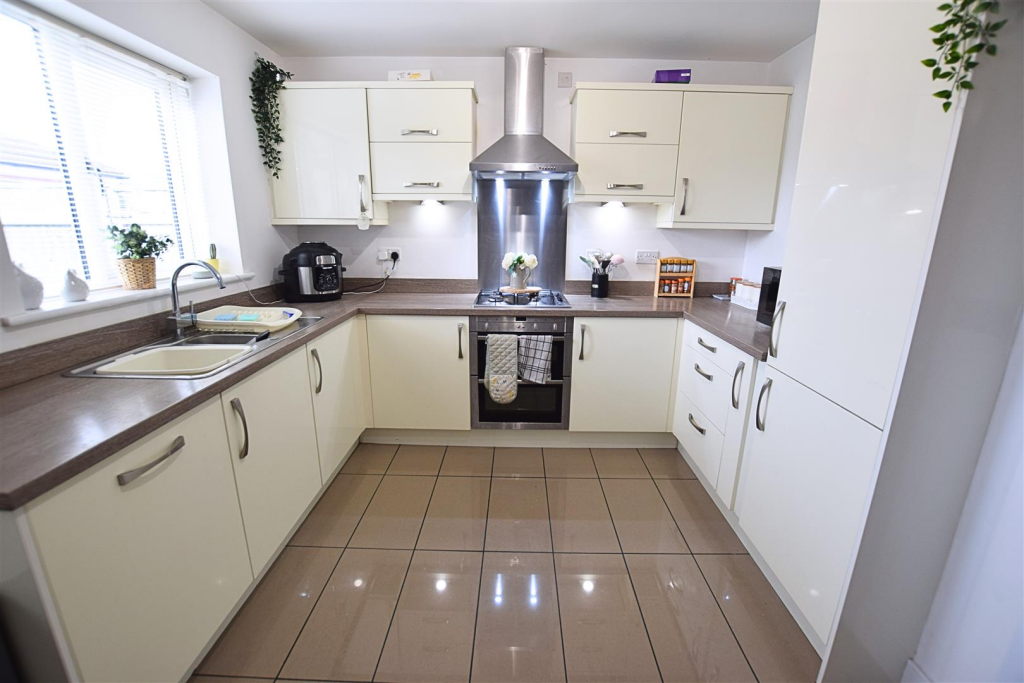 Pasture Lane, Scartho Top, Grimsby photo 2