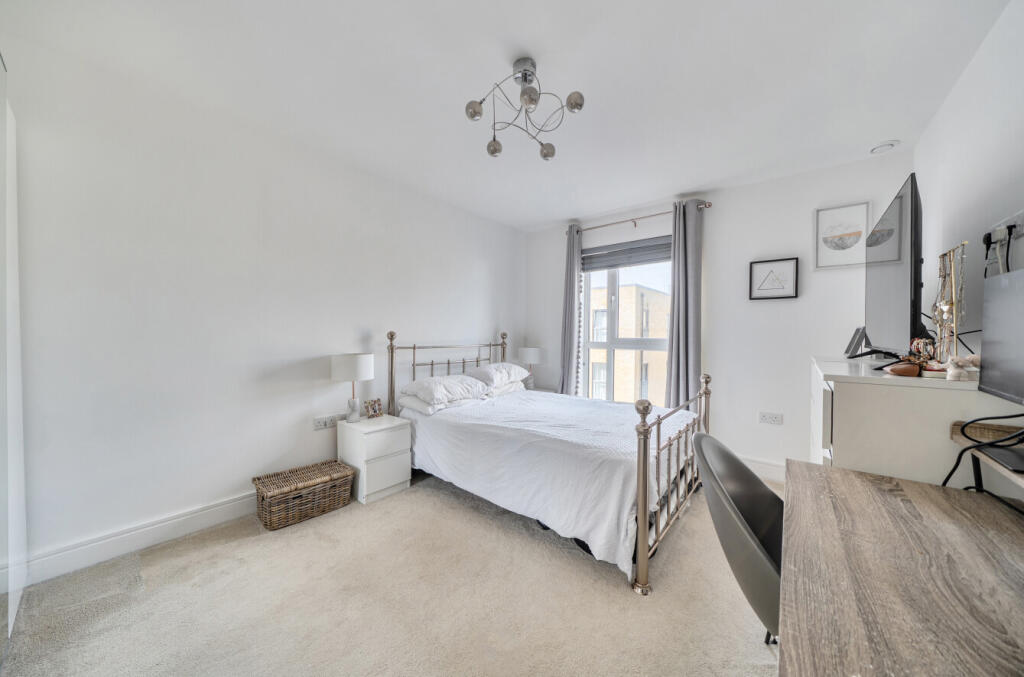 Apartment in Southampton - View 5
