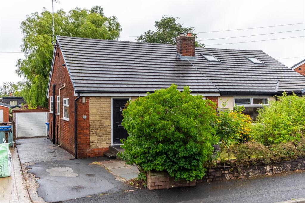 3-bed semi-detached on St. Helens Road, Chorley, £209,995