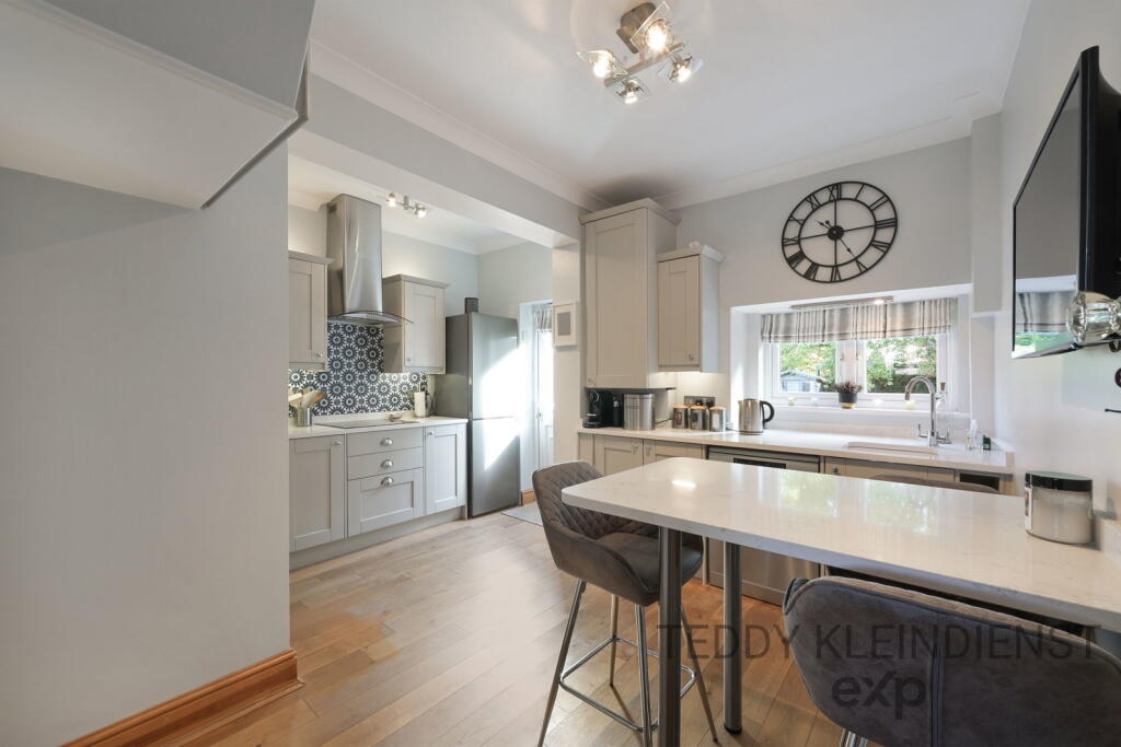 House in Kingston upon Thames - More