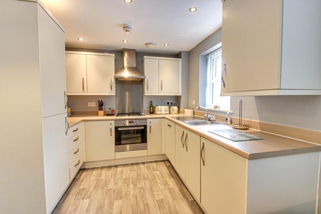 Flat 5, 249 Roseway Avenue, M44 photo 2