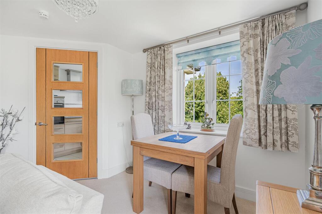 Apartment in Uttlesford, Saffron Walden - View 4