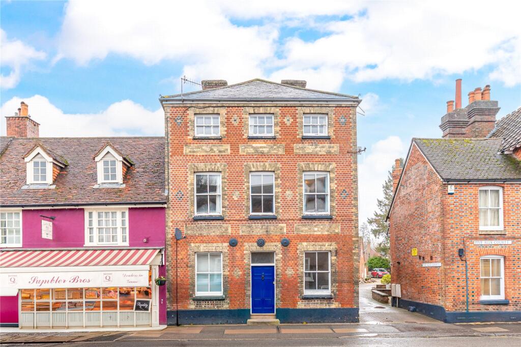 2-bed apartment on London Road, Marlborough, Wiltshire, SN8, £200,000