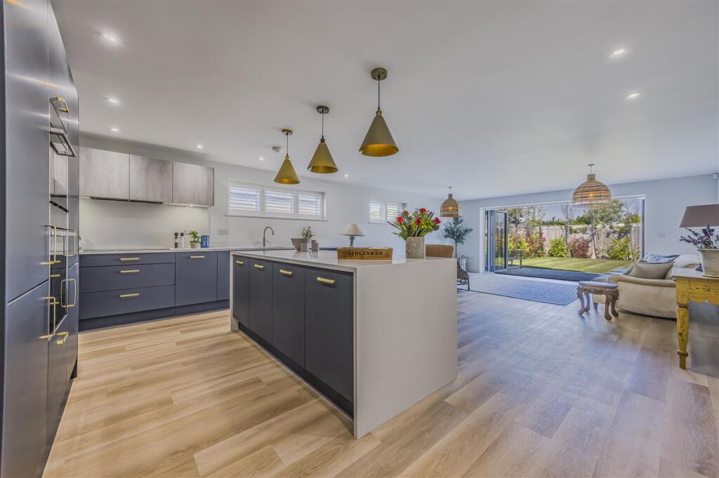 East Bracklesham Drive, Bracklesham Bay photo 2