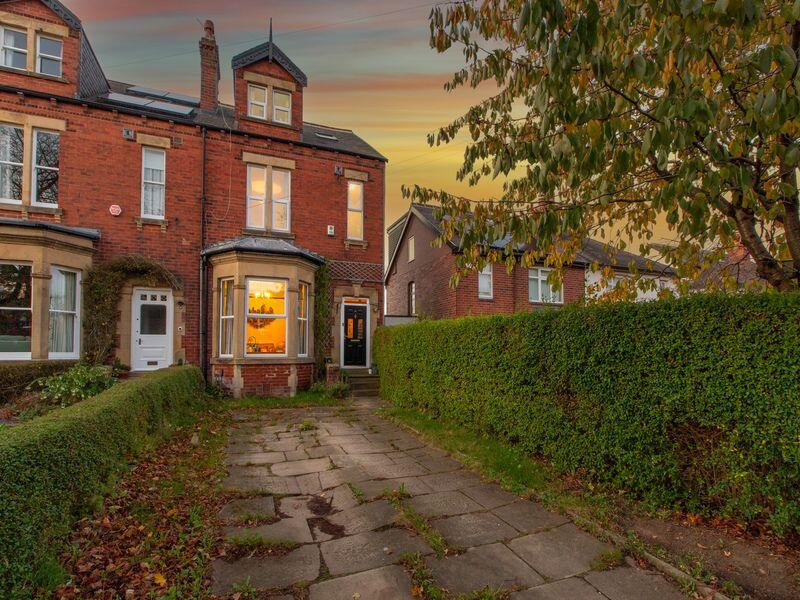 Main image of property: North Park Avenue, Roundhay, LS8