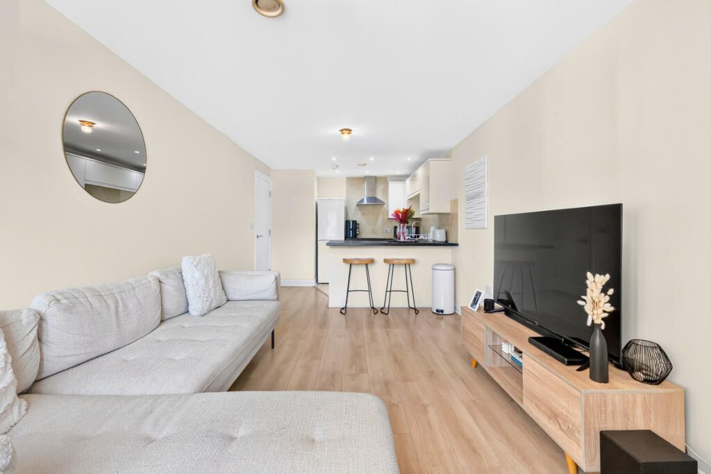 Apartment in Castle Point, Essex - View 5