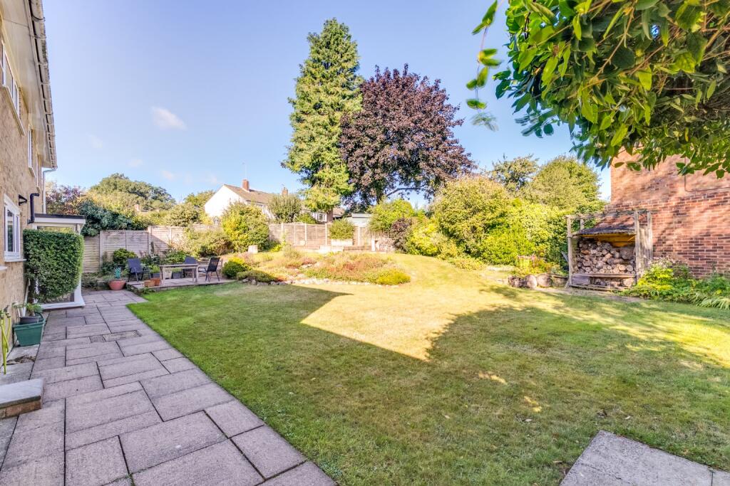 House in Welwyn Hatfield, Knightsfield - View 3