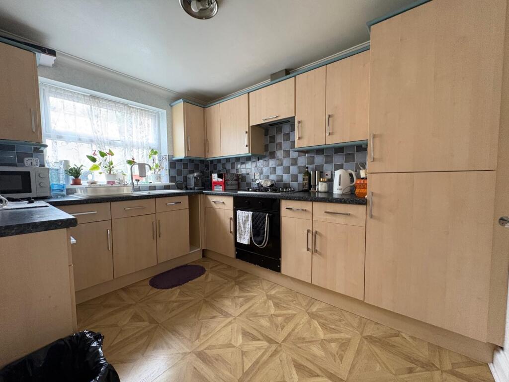 Apartment in Eastbourne, East Sussex - View 4