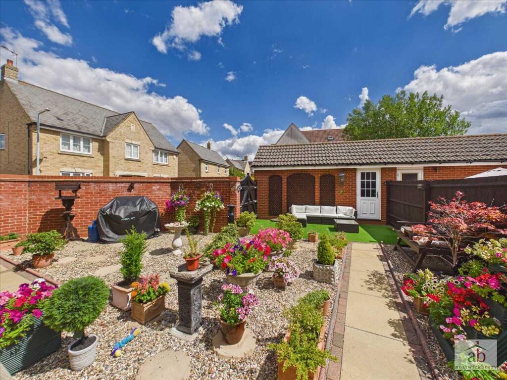 House in Ipswich - View 2