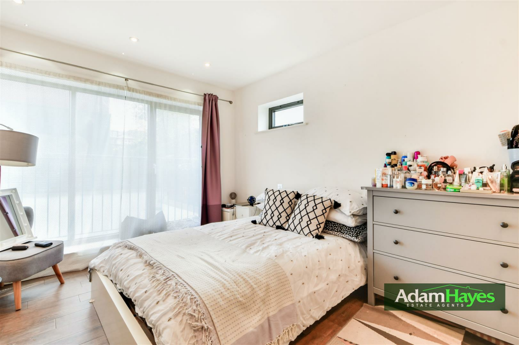 Brompton Mews, North Finchley N12 photo 3