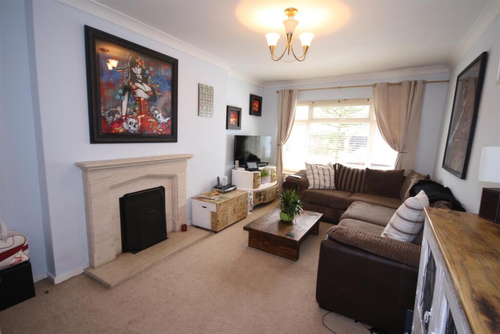 Vine Way, Brentwood photo 2