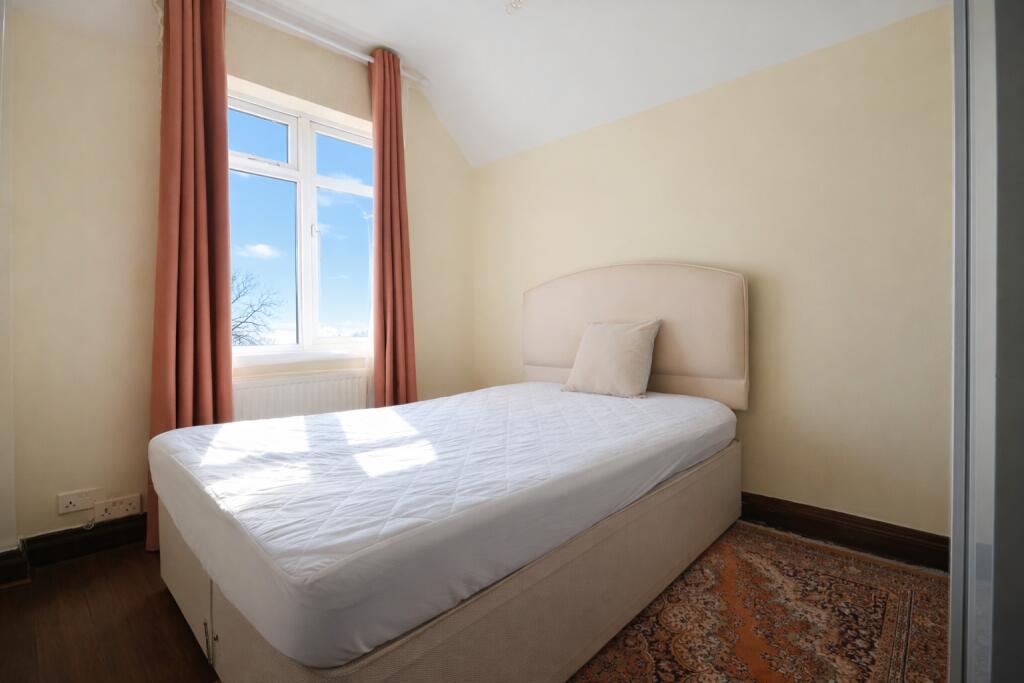 3 bedroom semi-detached house for rent