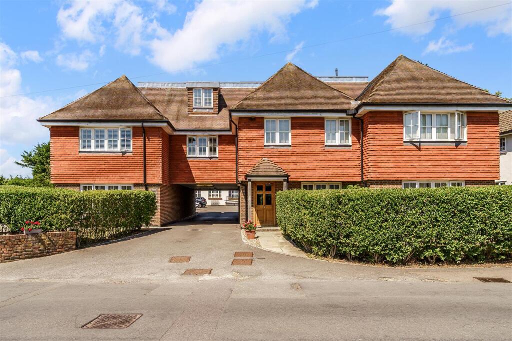 1 bedroom flat for sale in Chequers Lane, Walton On The Hill