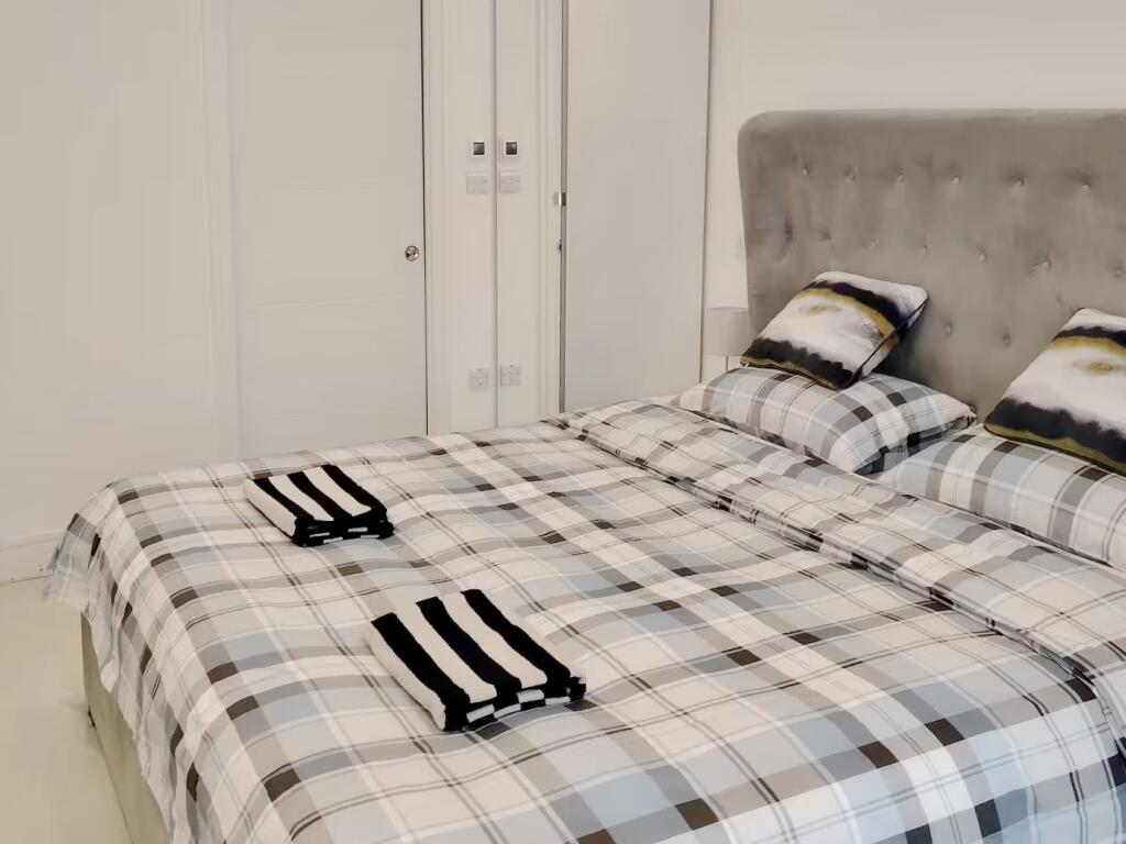 Apartment in London - View 5