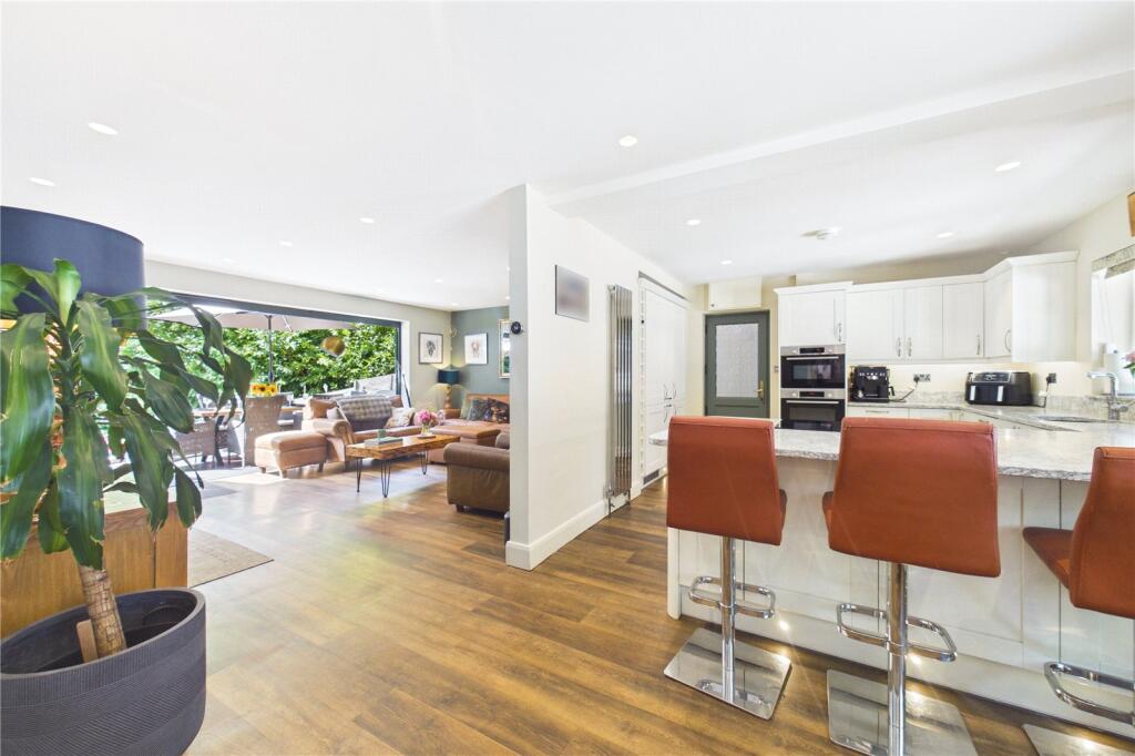House in Burghfield Common, Burghfield - View 2