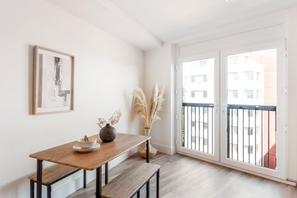 Apartment in Hove, Brunswick - More
