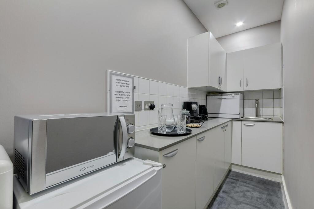 KITCHEN 1.jpg