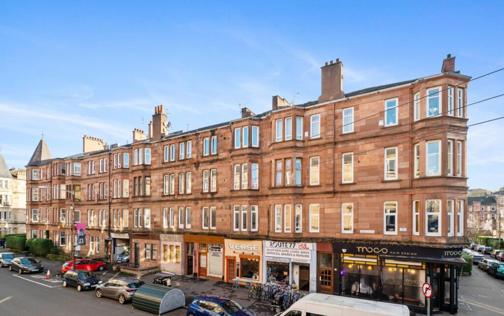 Main image of property: 3/3, 71 Deanston Drive, Shawlands, G41 3AQ