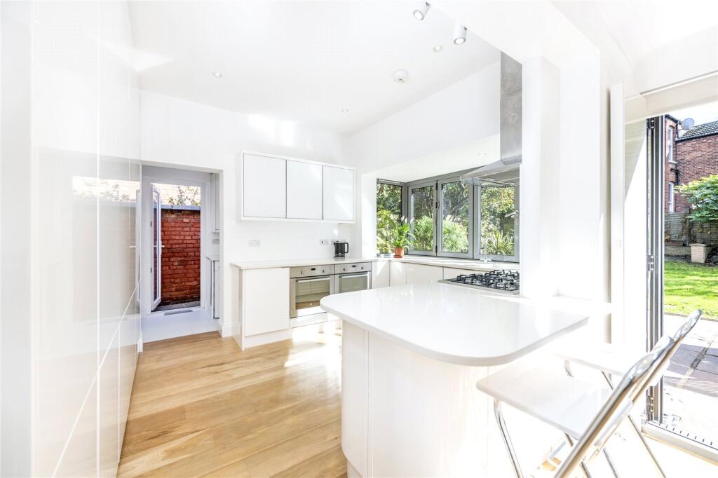 3 bedroom flat for rent