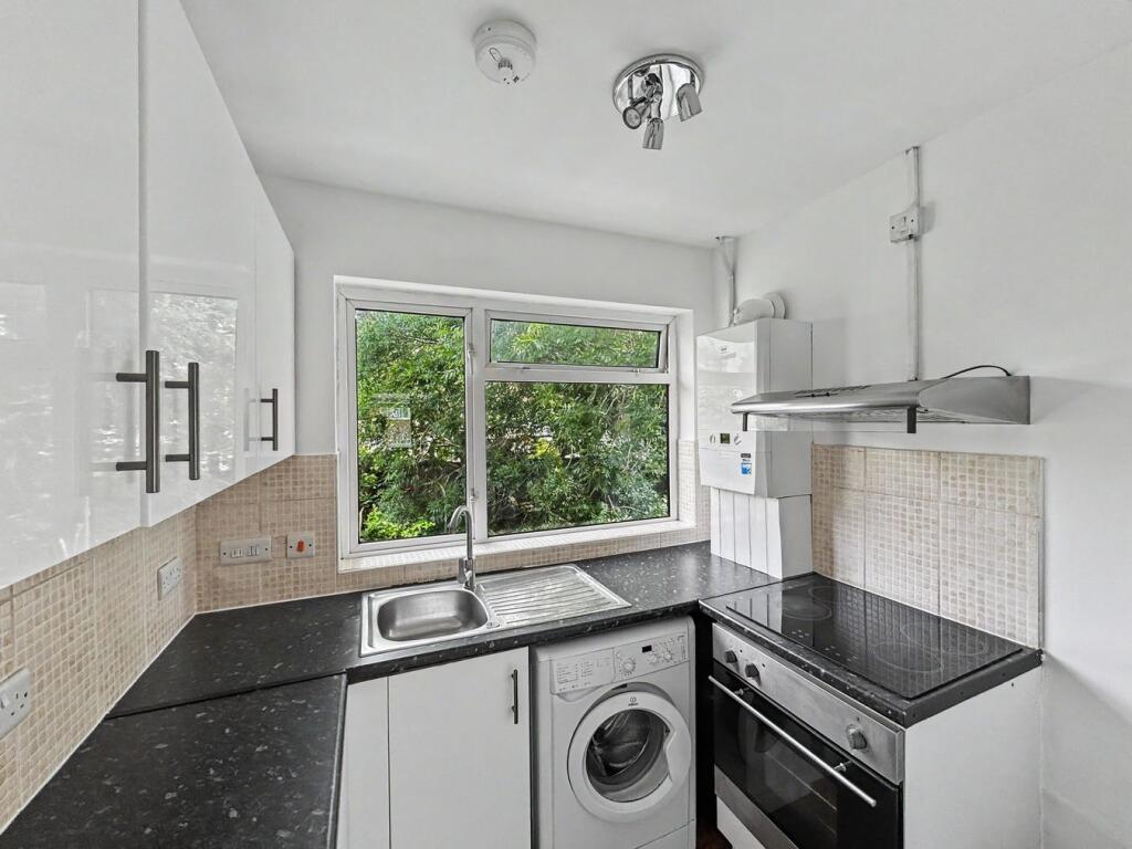 Apartment in London, London Borough of Bromley - View 3