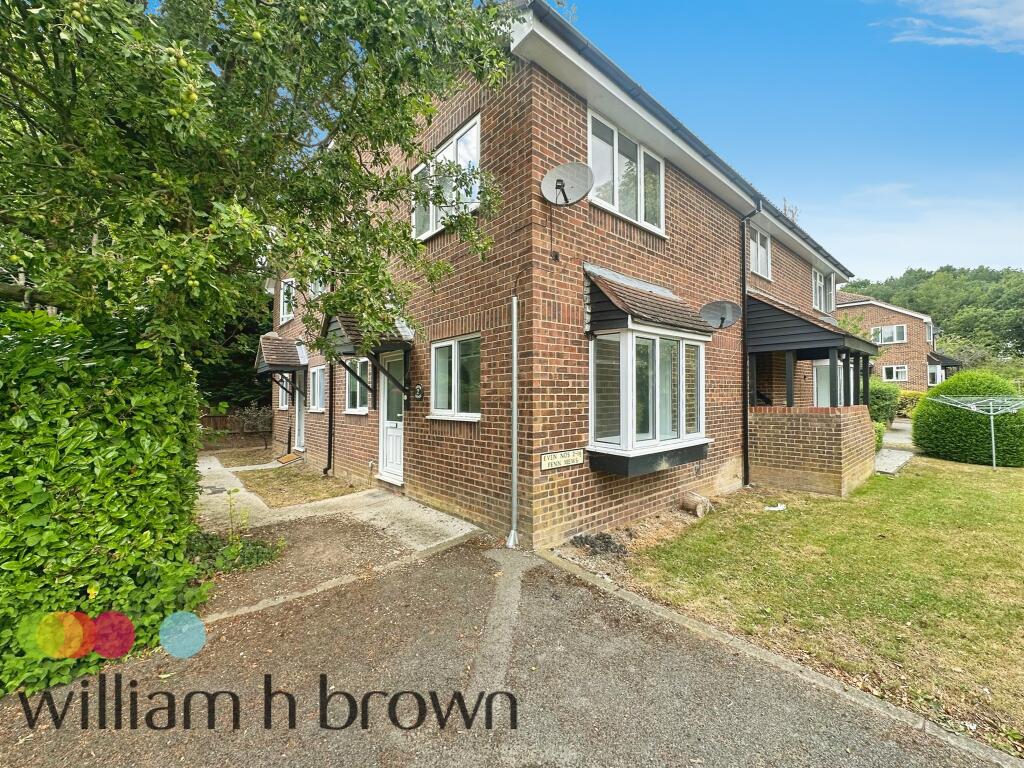 Studio flat on Penn Mews, Braintree, £120,000