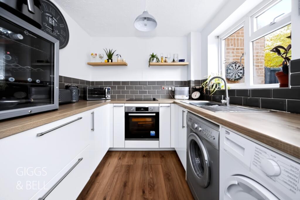 House in Luton - View 5
