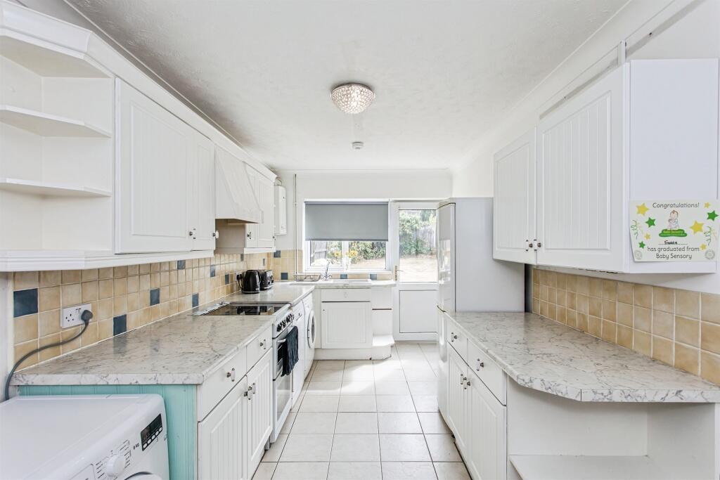 House in Southend-on-Sea - More