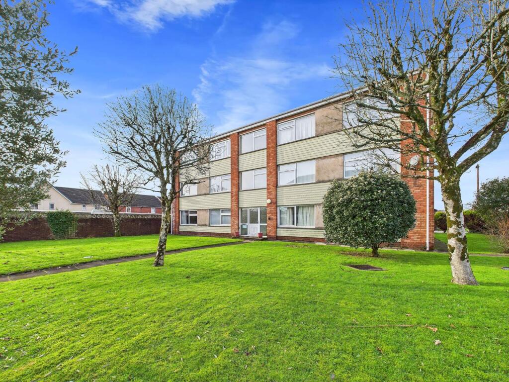 2-bed flat on Philip Close, Cardiff. CF14, £165,000